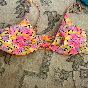 super cute bikini top from roxy!!!!